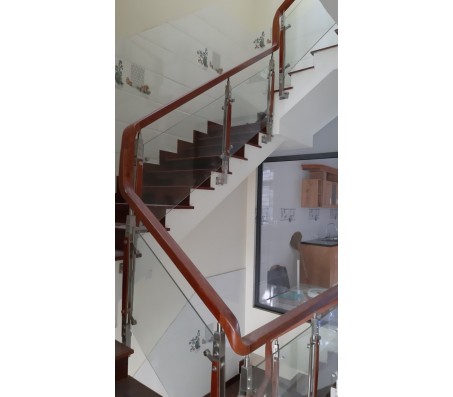Cầu thang vách kính tay vịn gỗ CTK- G010